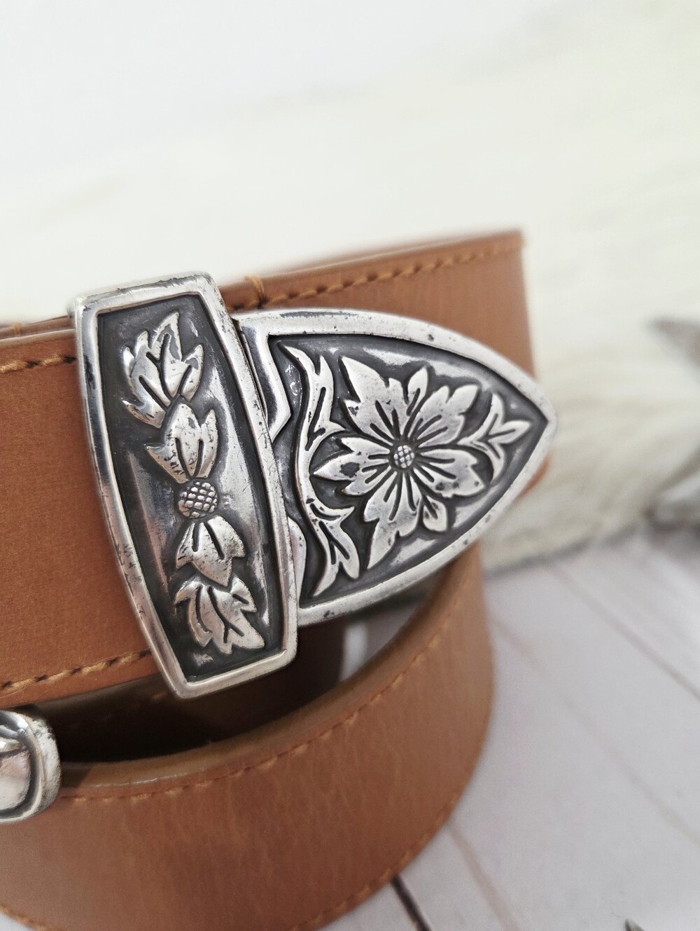 Vintage Y2K Guess Leather Western Cowboy Belt brown Women's size large - Picture 3 of 5